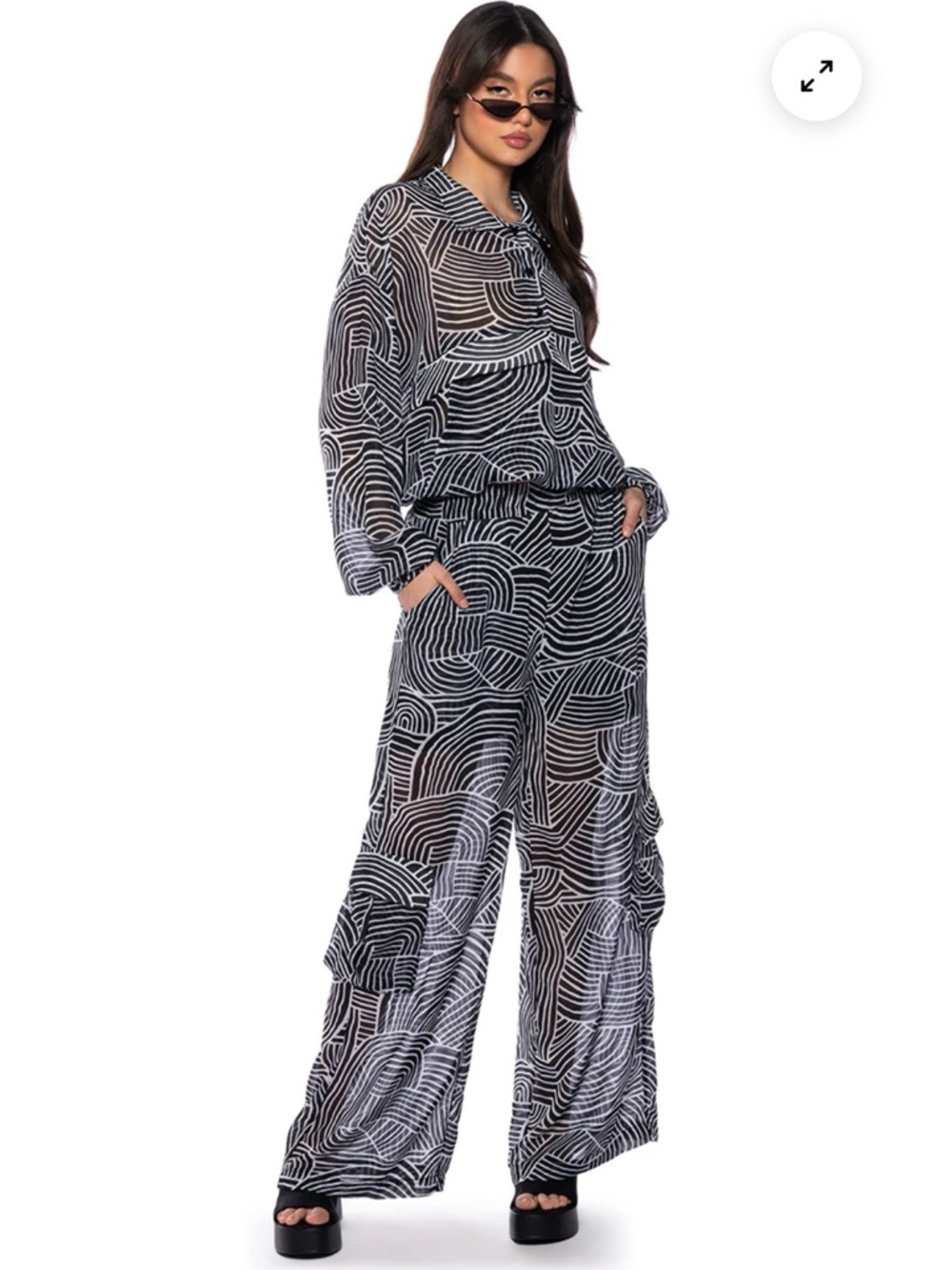 AKIRA Never Ending Hills Wide Leg Cargo Pants SIZE: SMALL - Picture 1 of 15